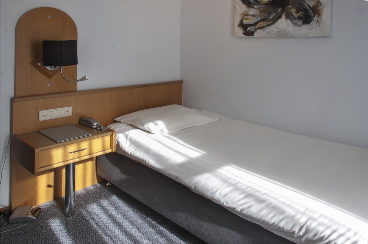 Hotel & Appartementen Royal Sas van Gent Экстерьер фото