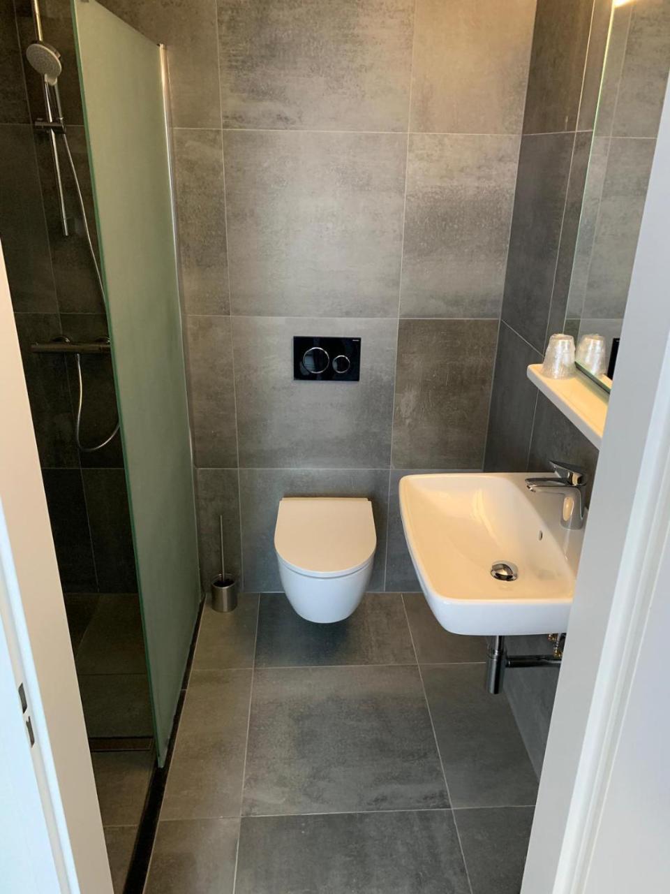 Hotel & Appartementen Royal Sas van Gent Экстерьер фото